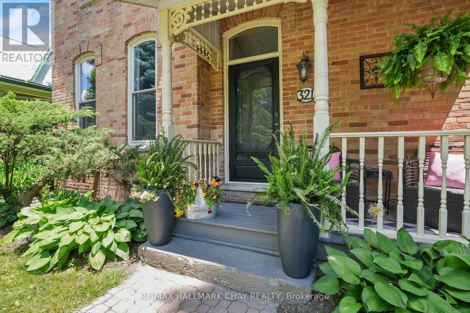 321 OWEN SOUND STREET - 3