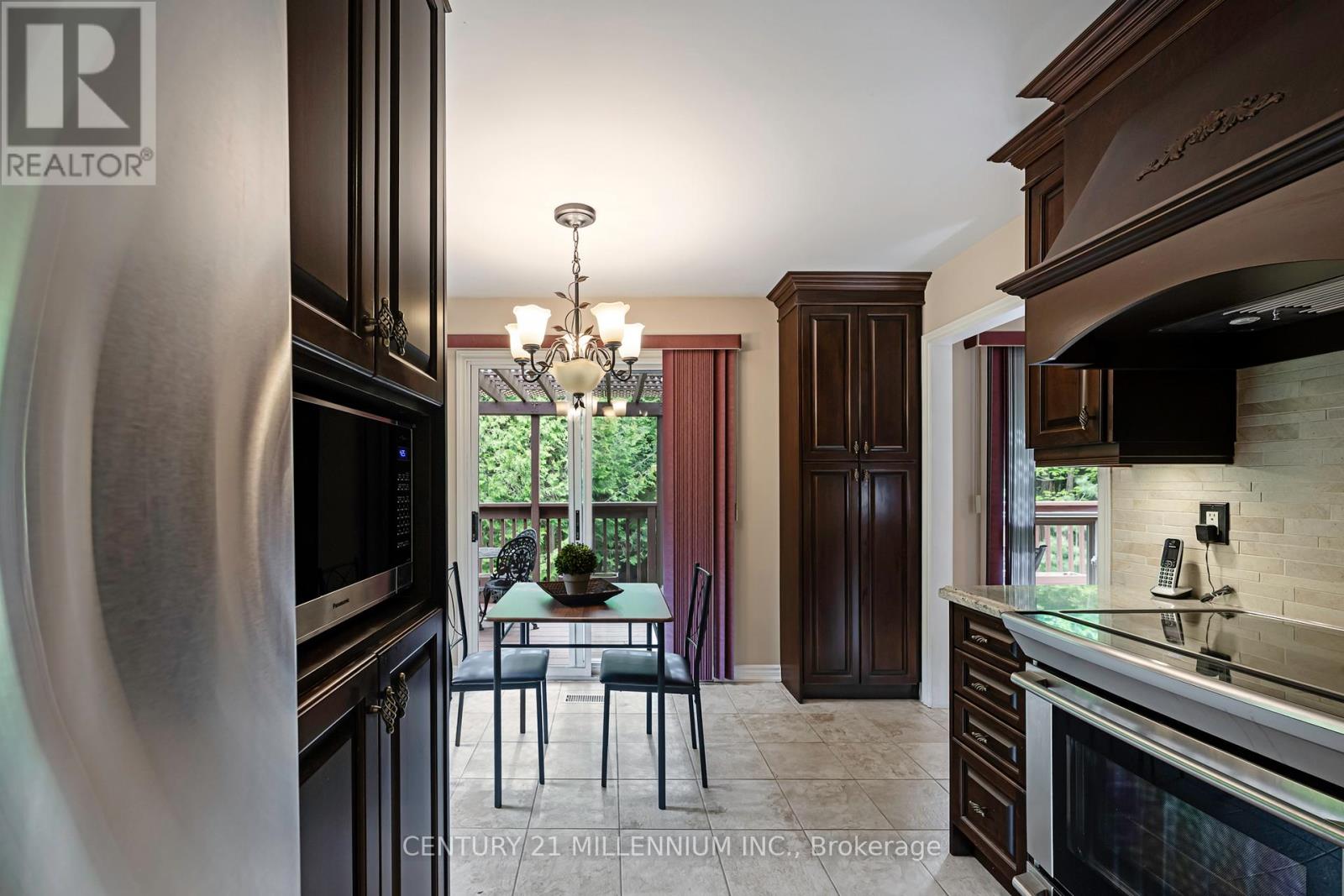 4 BRUCEDALE BOULEVARD - 21