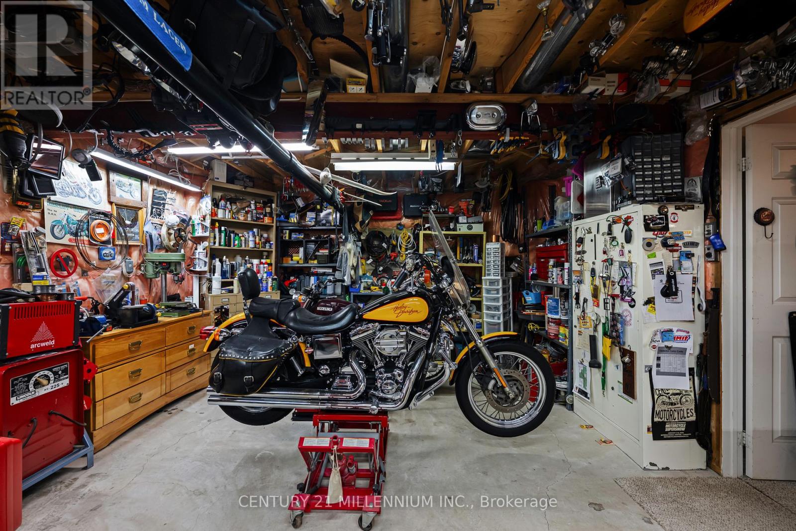 4 BRUCEDALE BOULEVARD - 33
