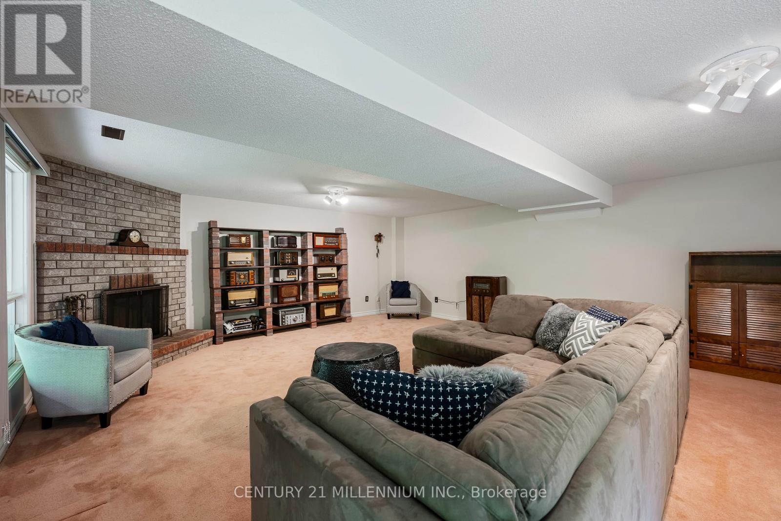 4 BRUCEDALE BOULEVARD - 36
