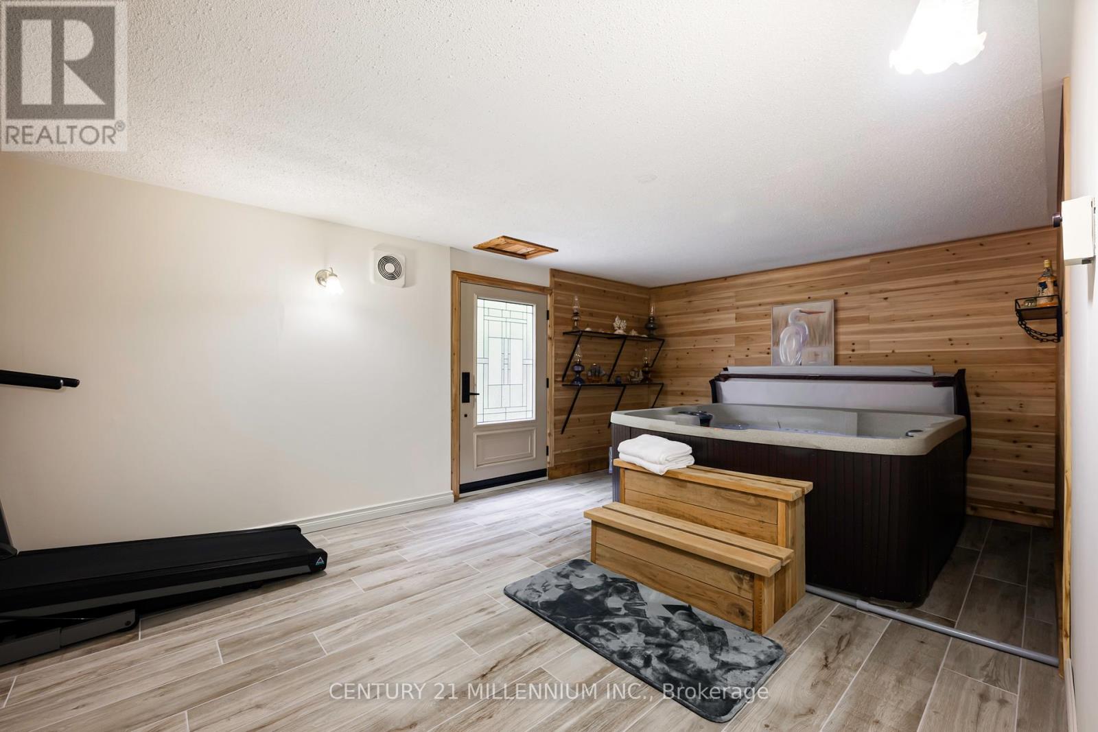 4 BRUCEDALE BOULEVARD - 41