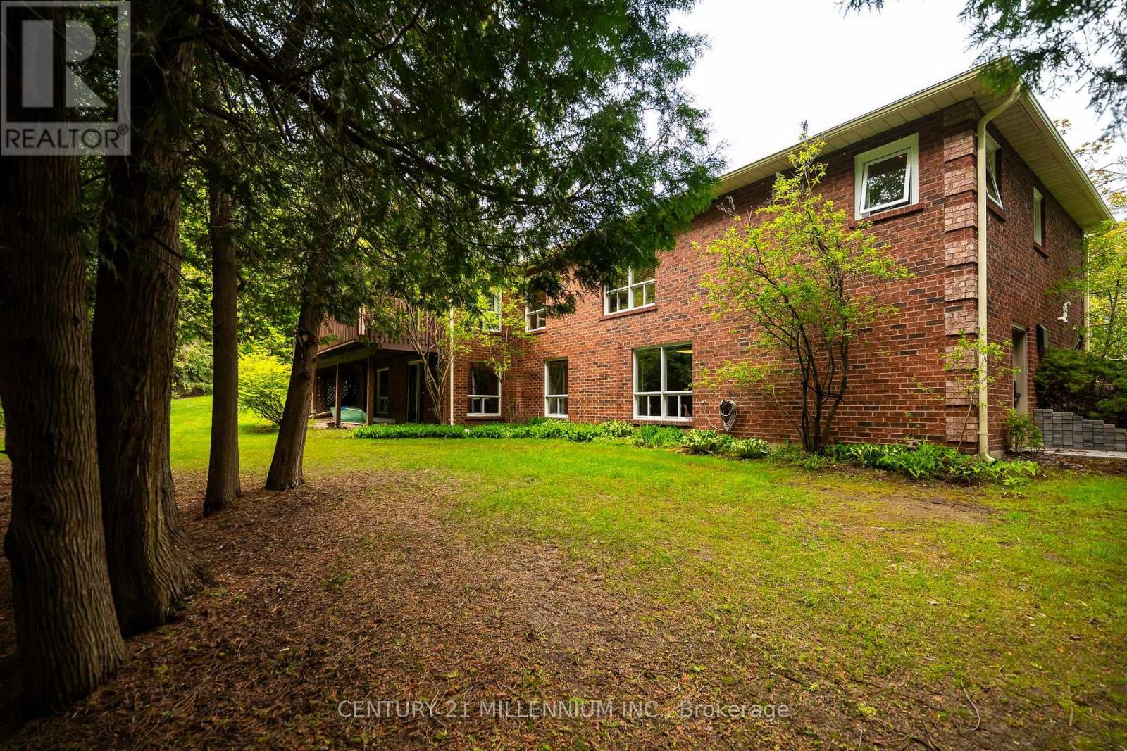 4 BRUCEDALE BOULEVARD - 44