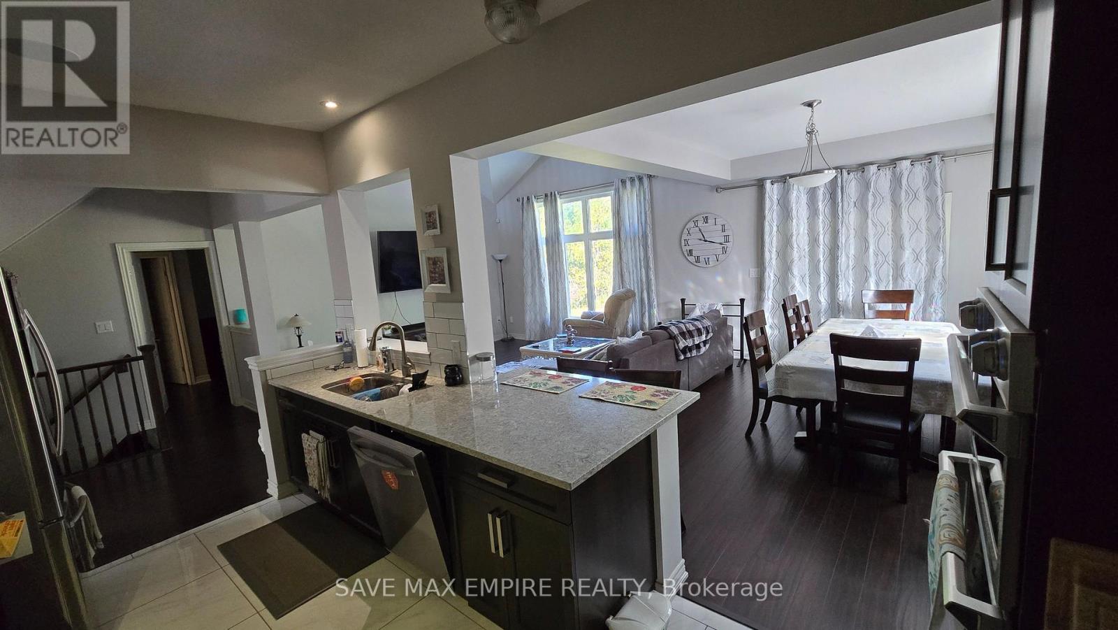 7547 LIONSHEAD AVENUE - 9