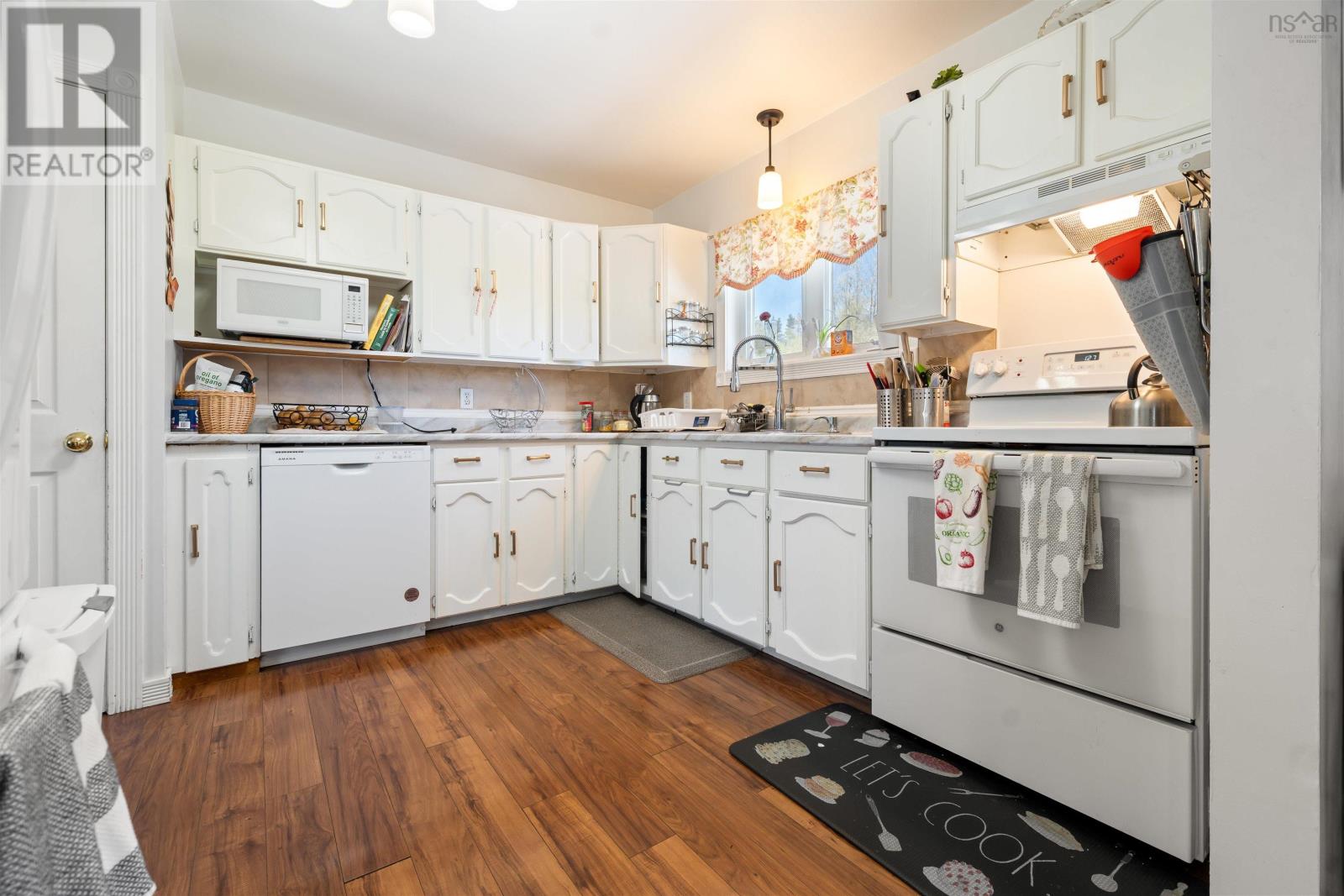 9 Demont Drive - 6