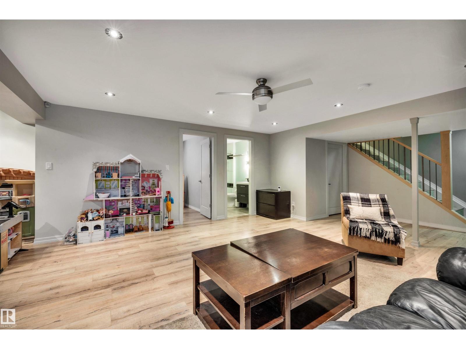 11935 21 AV SW - 48