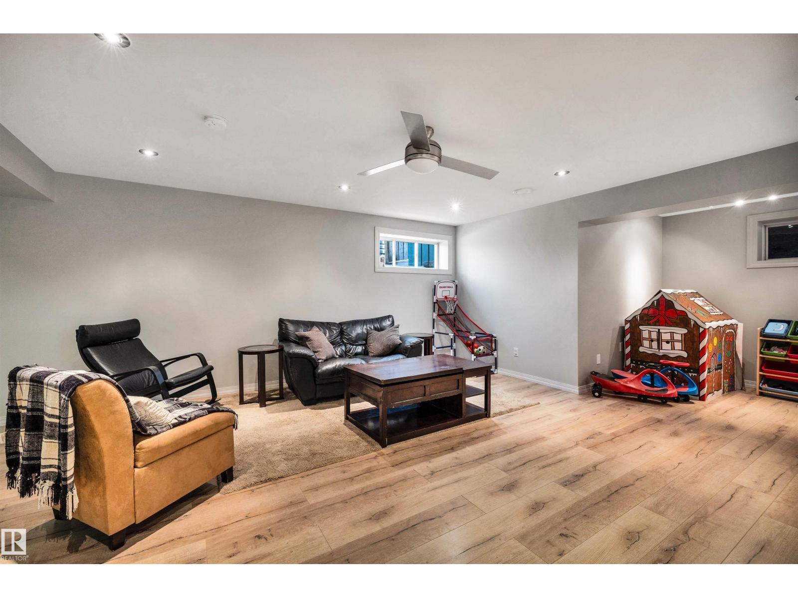 11935 21 AV SW - 47