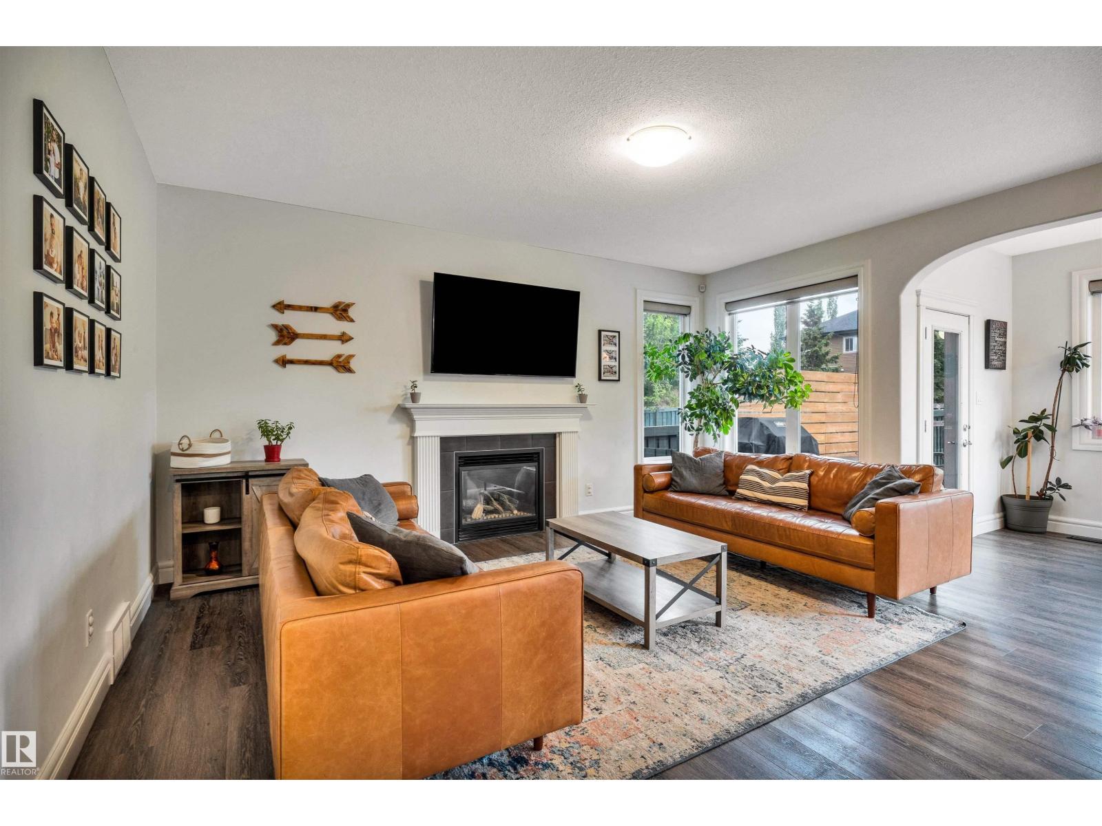 11935 21 AV SW - 9
