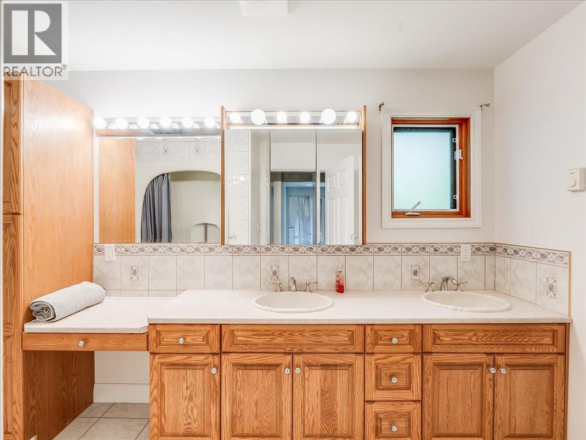 3441 LABURNUM Drive - 24