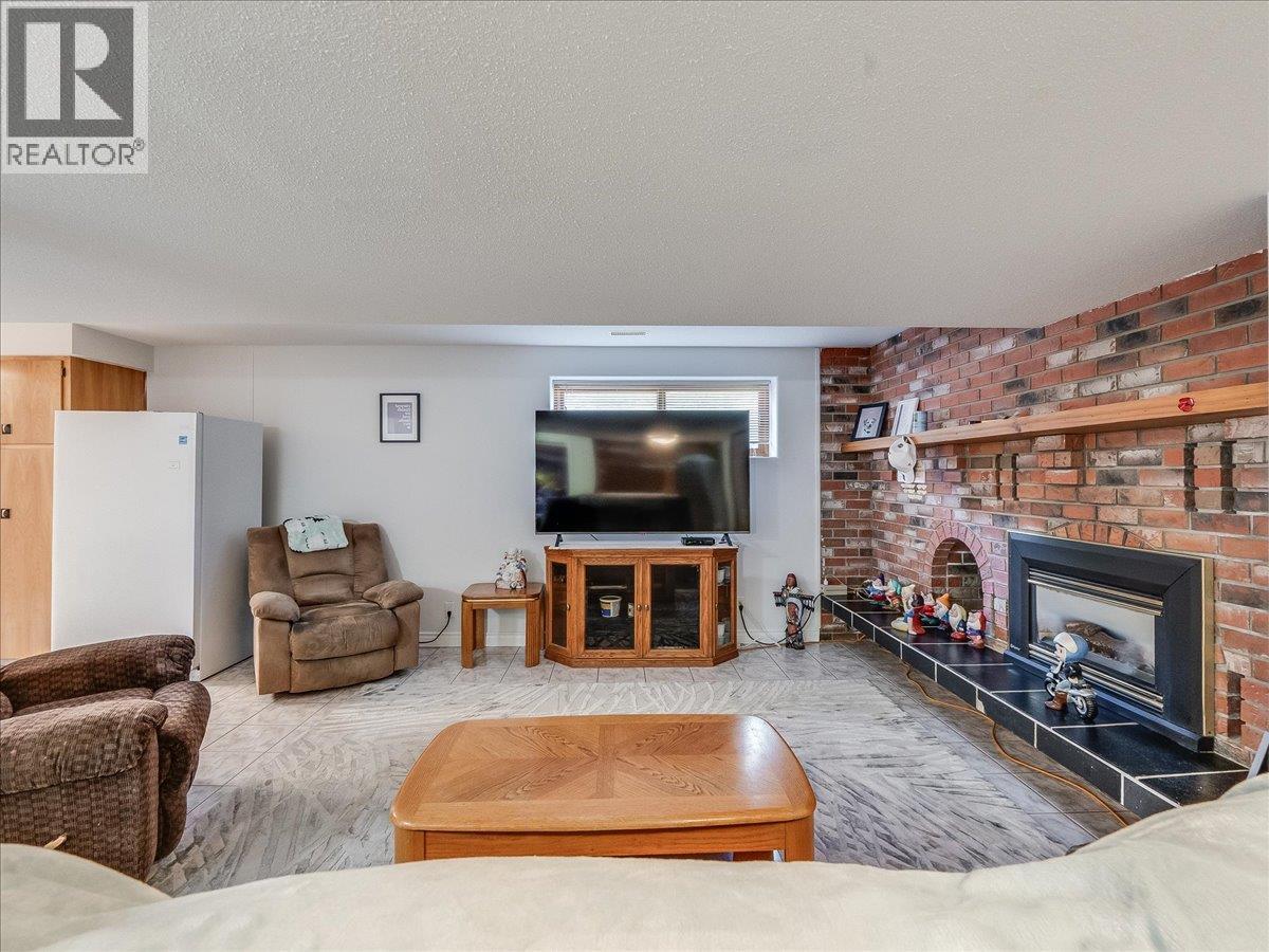 3441 LABURNUM Drive - 42