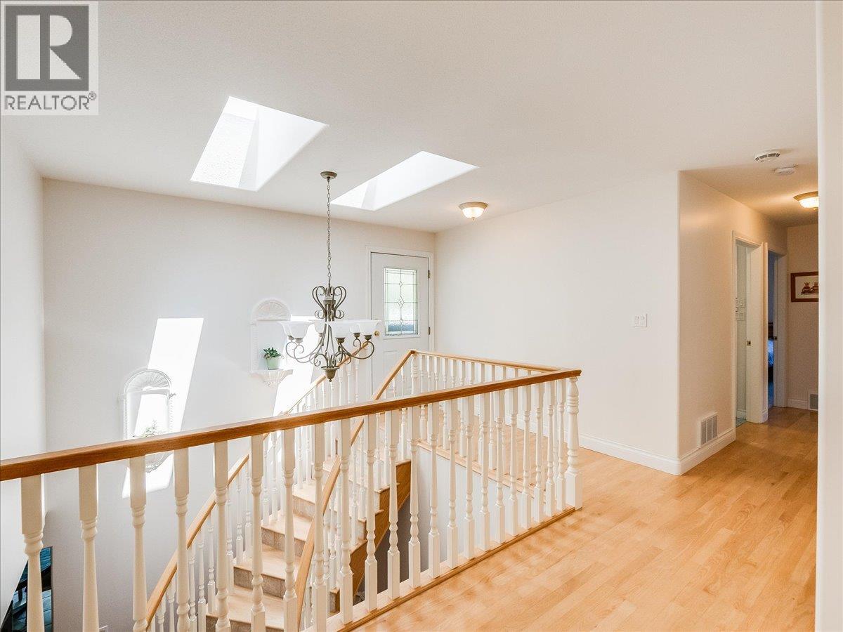 3441 LABURNUM Drive - 35