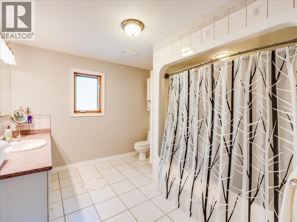 3441 LABURNUM Drive - 39
