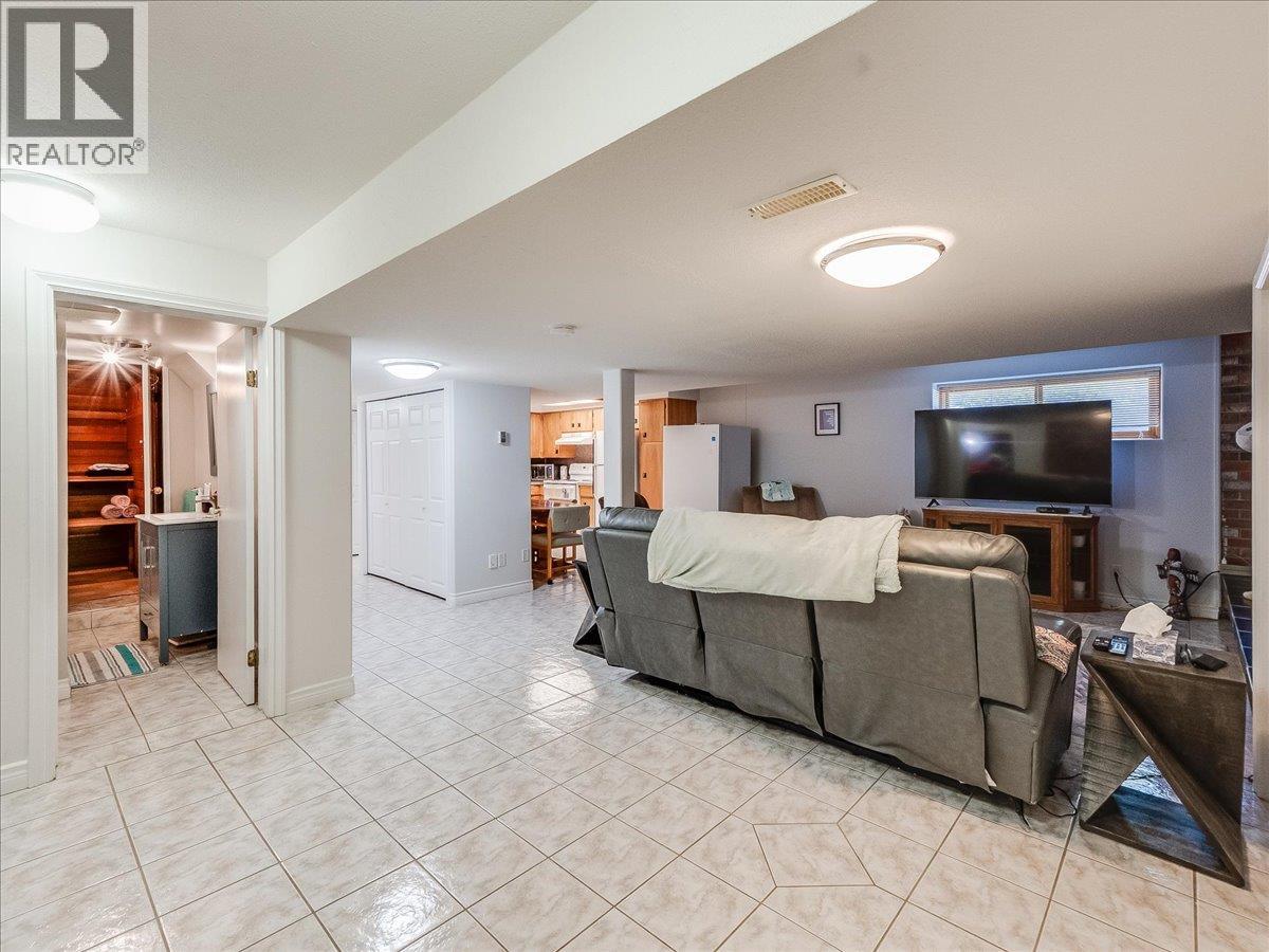 3441 LABURNUM Drive - 44