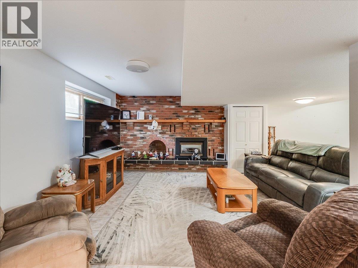 3441 LABURNUM Drive - 43