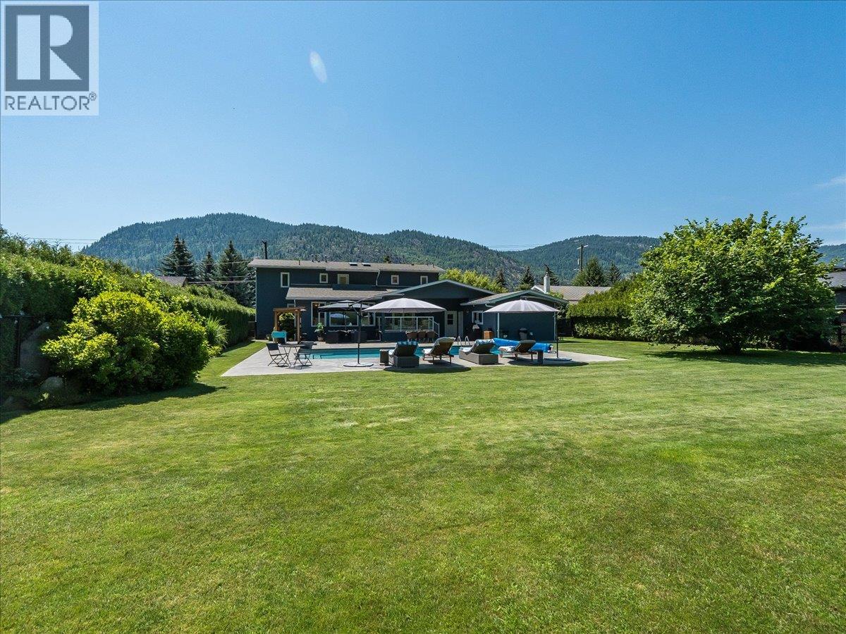 3441 LABURNUM Drive - 72
