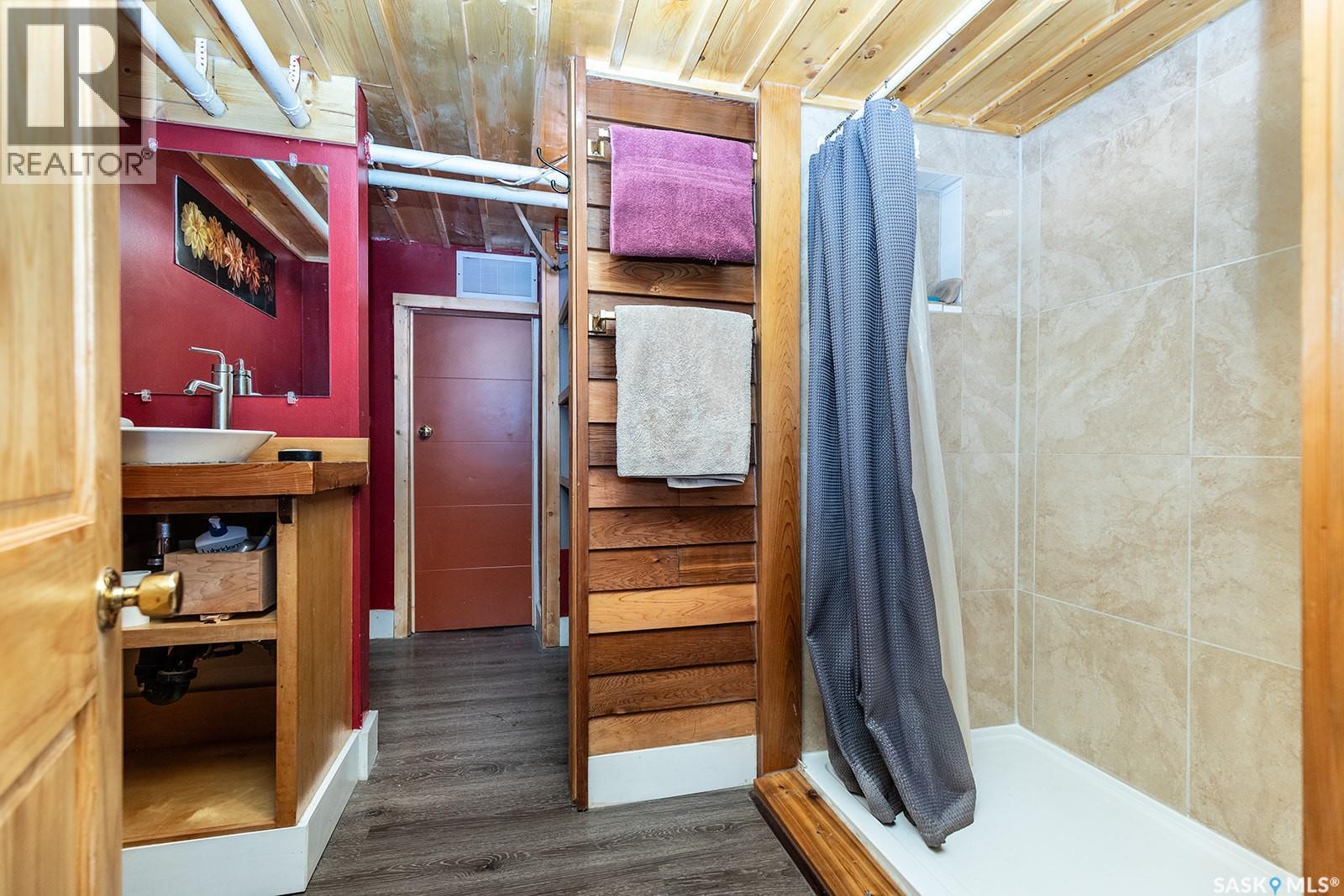 406 J AVENUE S — photo 32