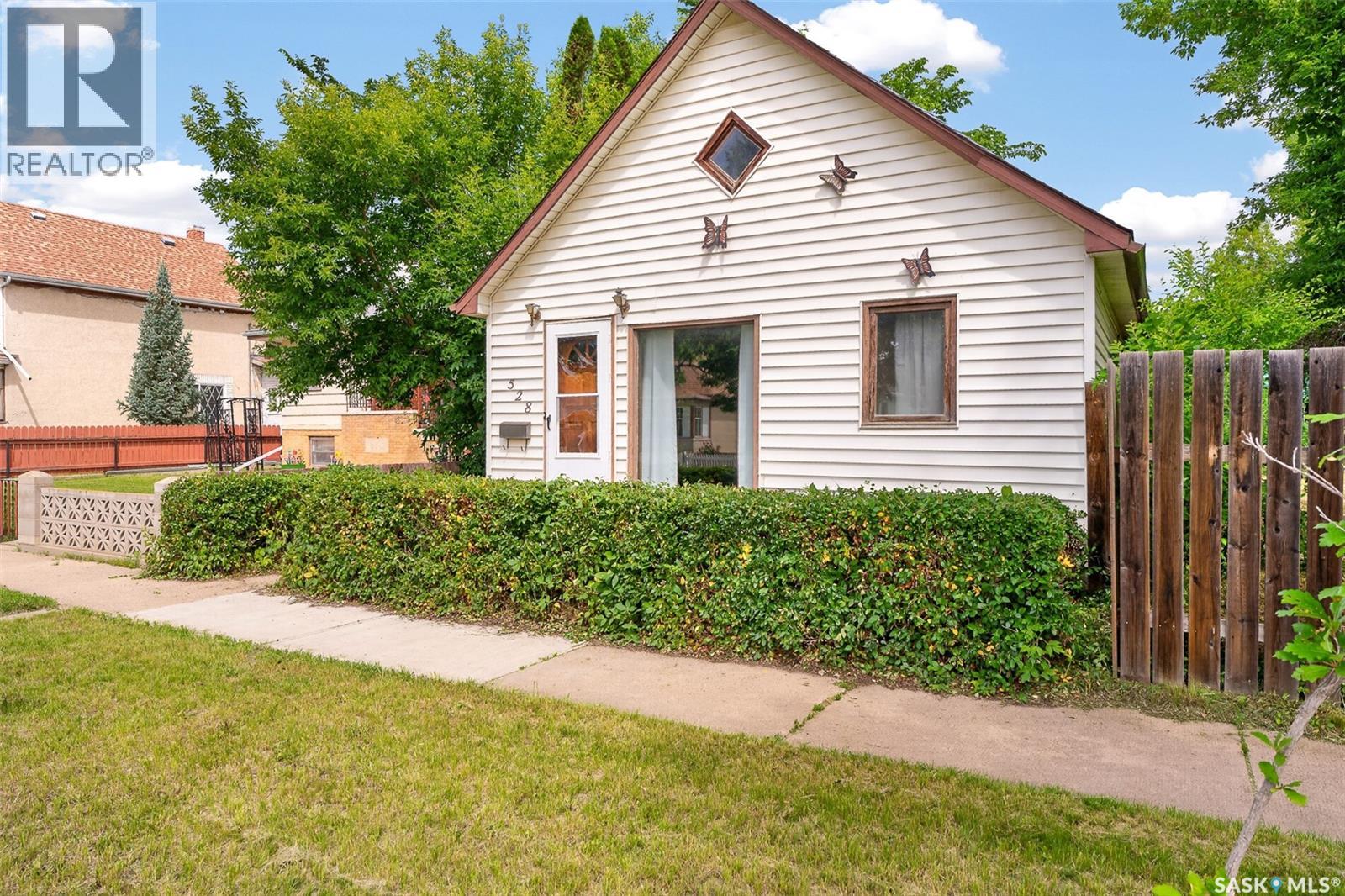 528 Ominica STREET E - 3
