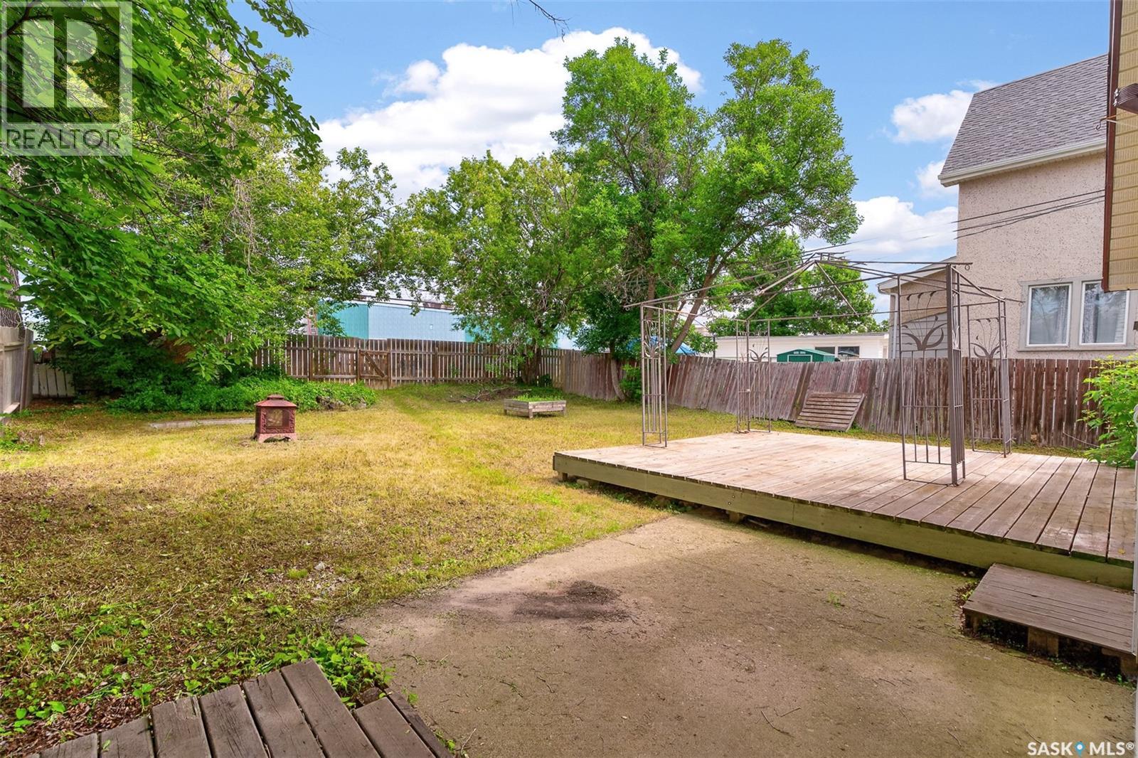 528 Ominica STREET E - 44
