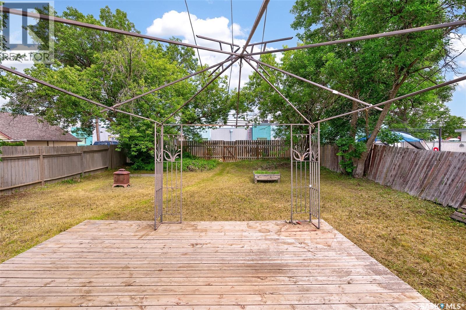 528 Ominica STREET E - 45