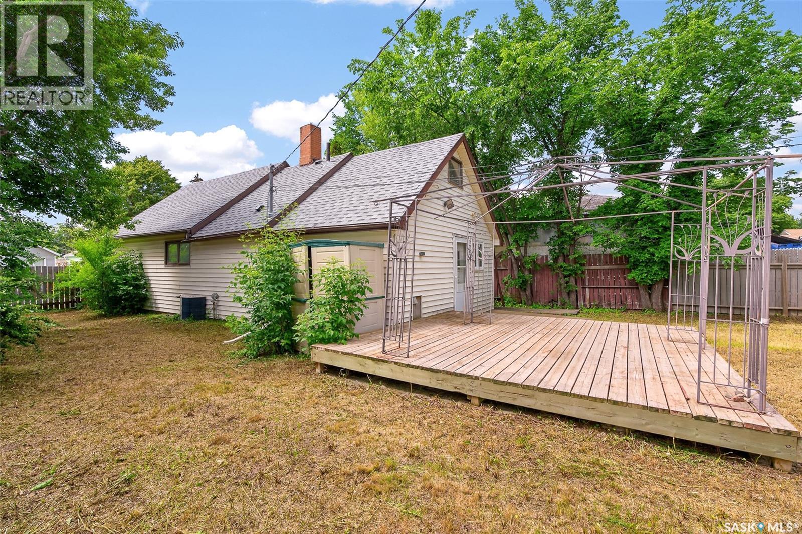 528 Ominica STREET E - 46