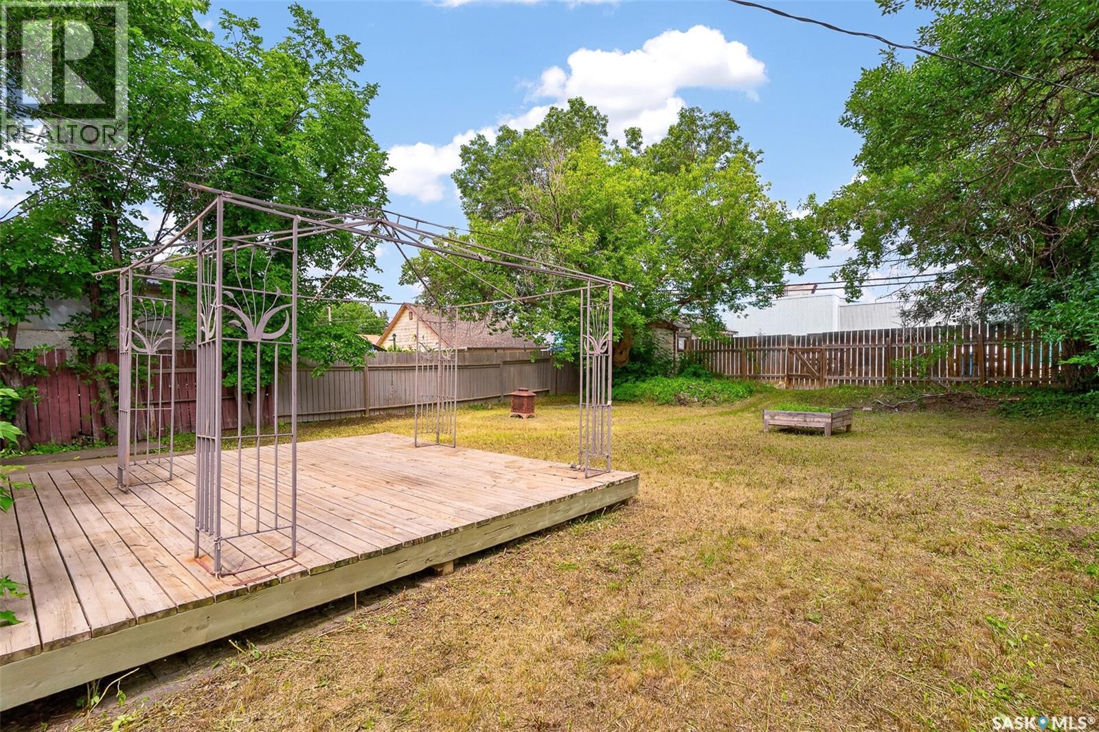 528 Ominica STREET E - 47
