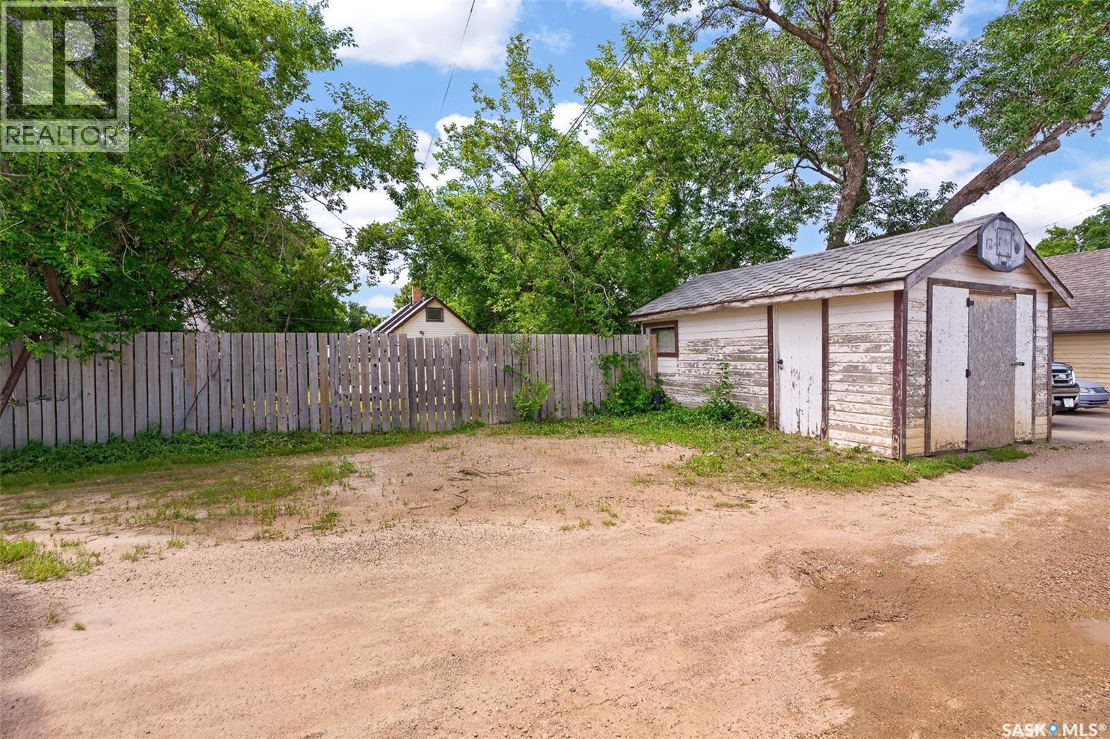 528 Ominica STREET E - 52