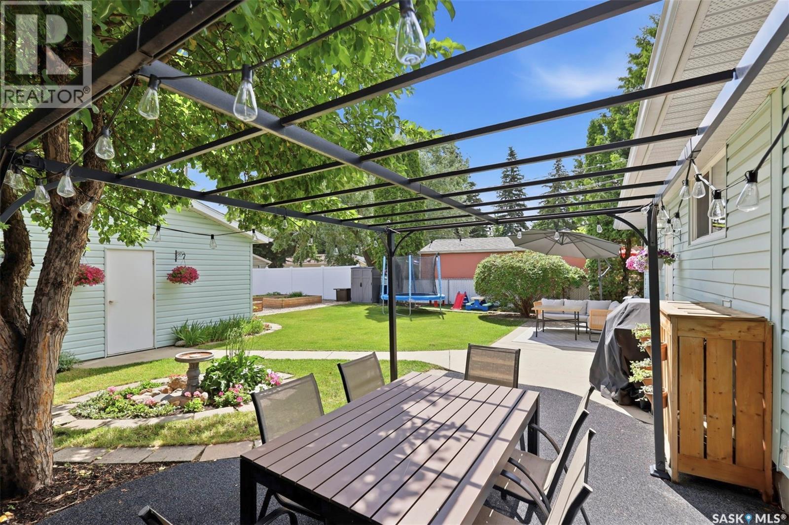2221 Munroe AVENUE S — photo 38