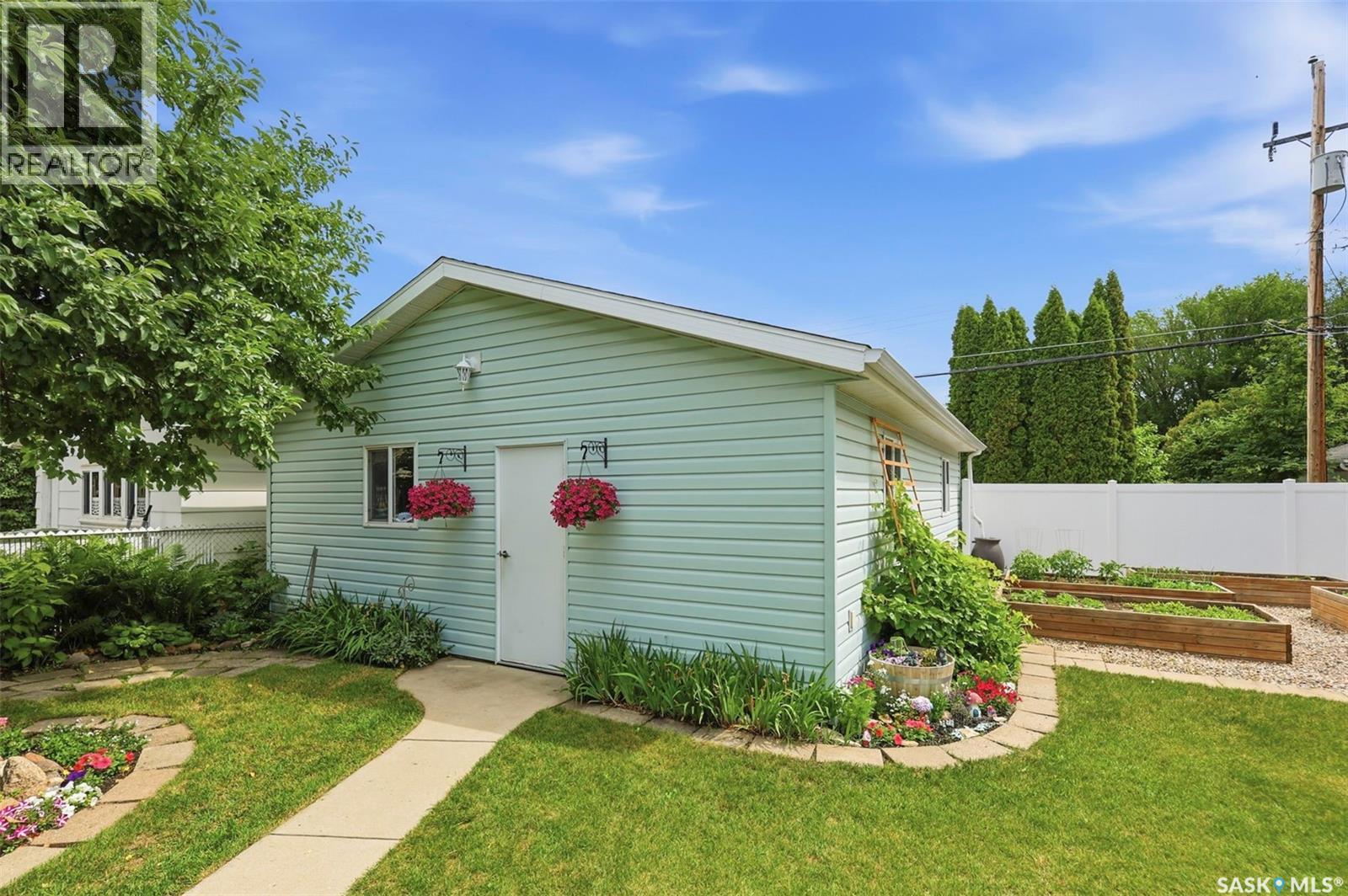 2221 Munroe AVENUE S — photo 39
