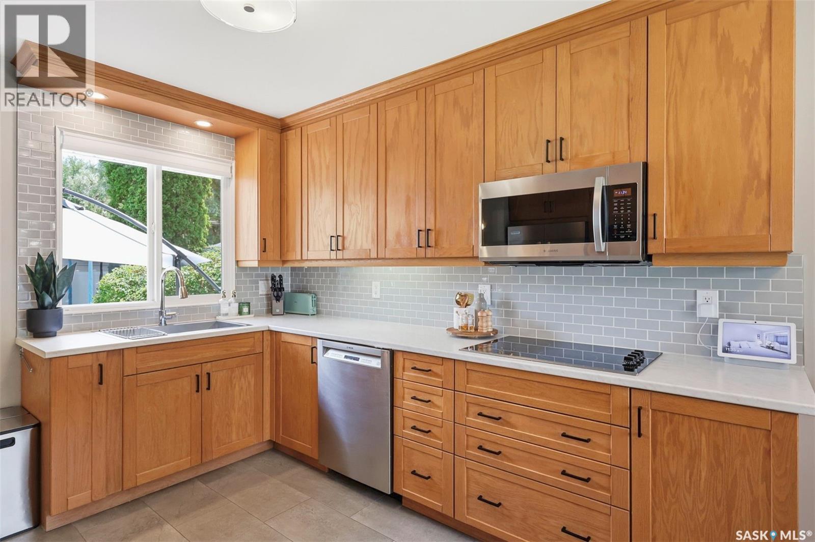 2221 Munroe AVENUE S — photo 9
