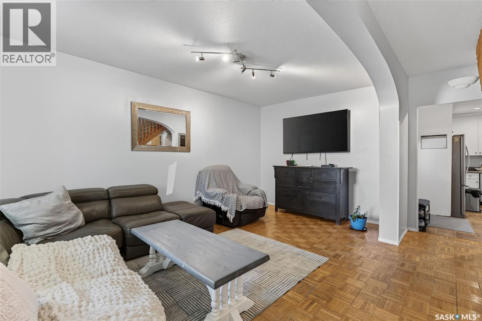 116 Stovel AVENUE W - 19