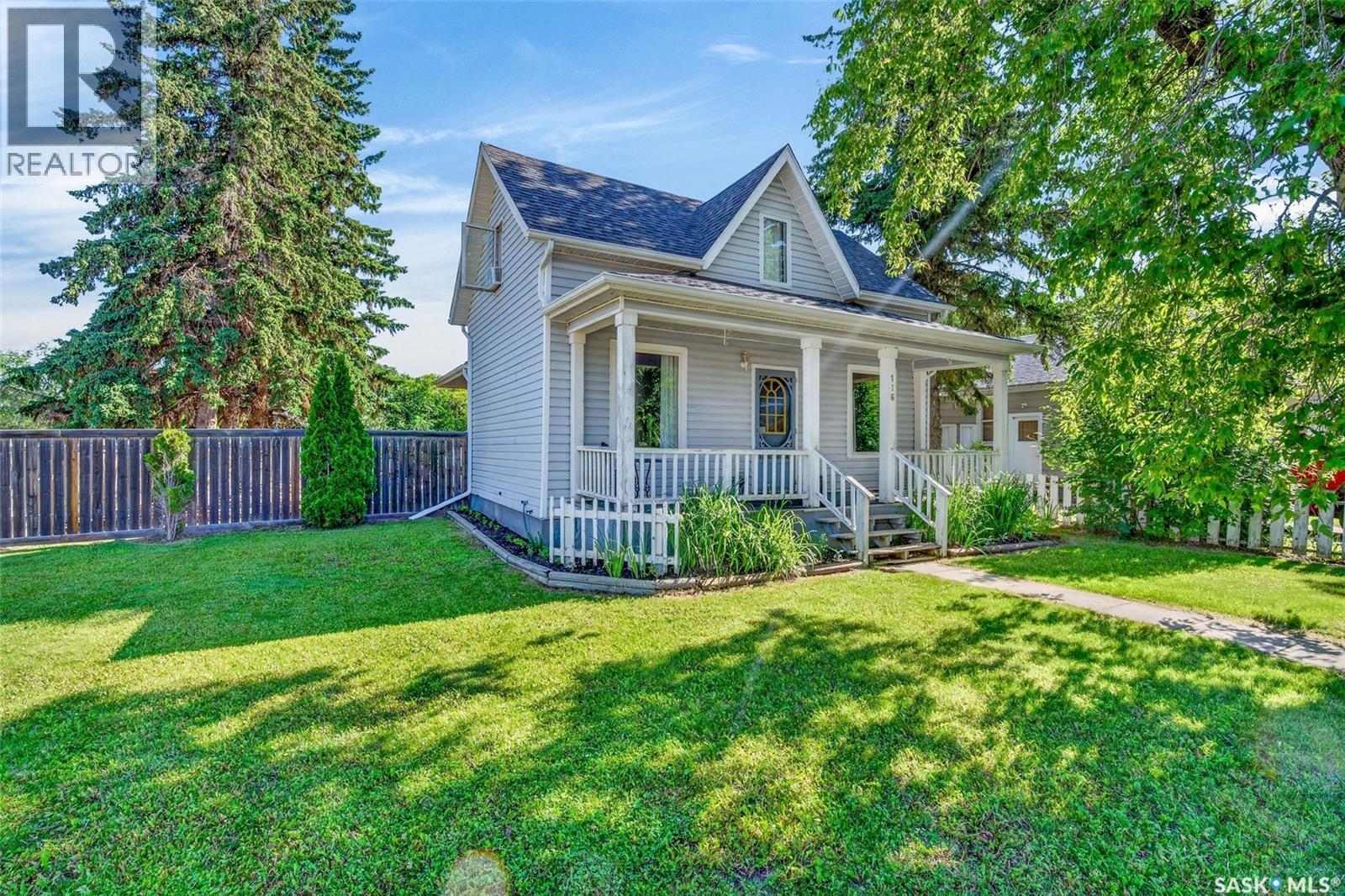 116 Stovel AVENUE W - 2