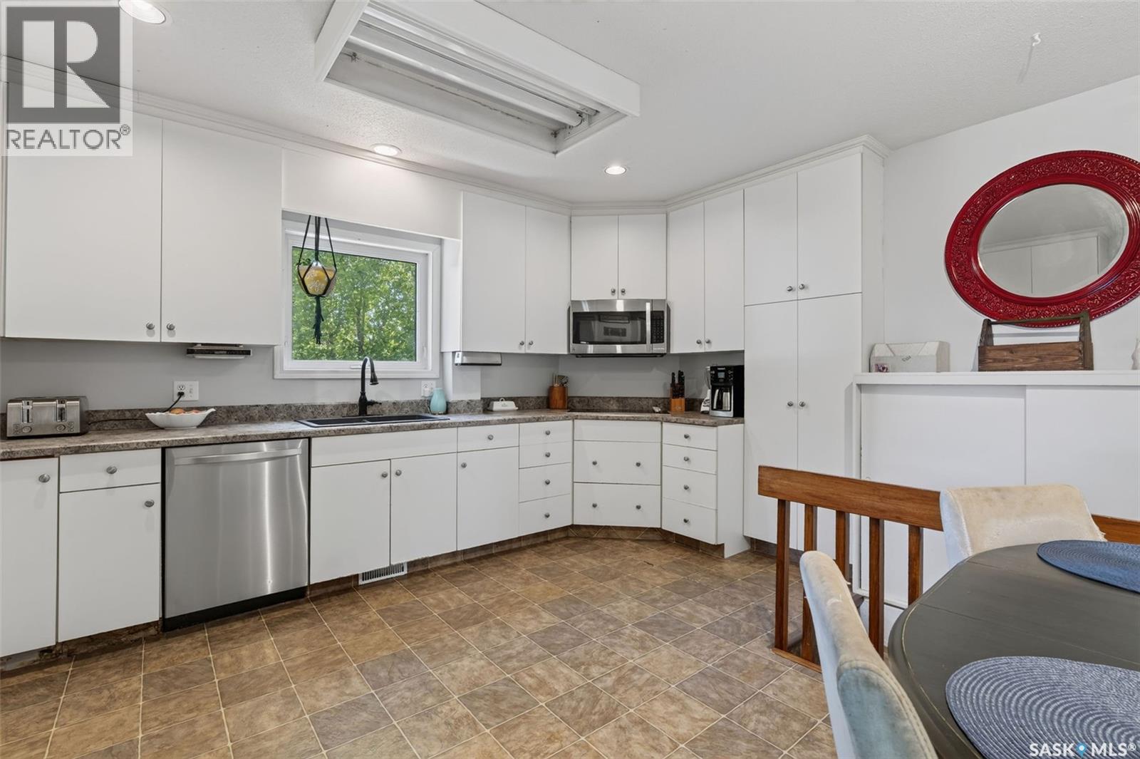 116 Stovel AVENUE W - 27