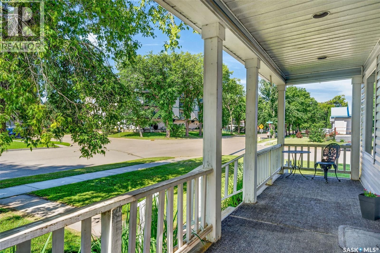 116 Stovel AVENUE W - 3