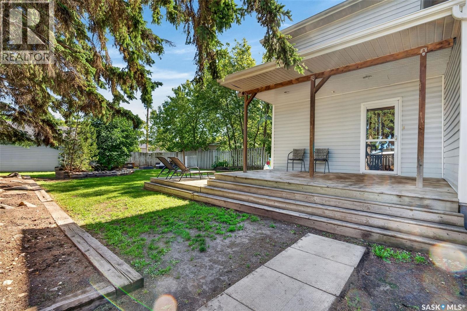116 Stovel AVENUE W - 4