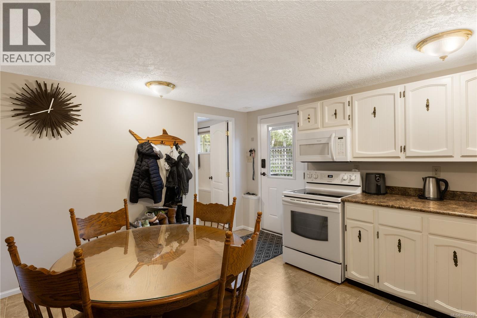  1730 Christmas Avenue, Saanich