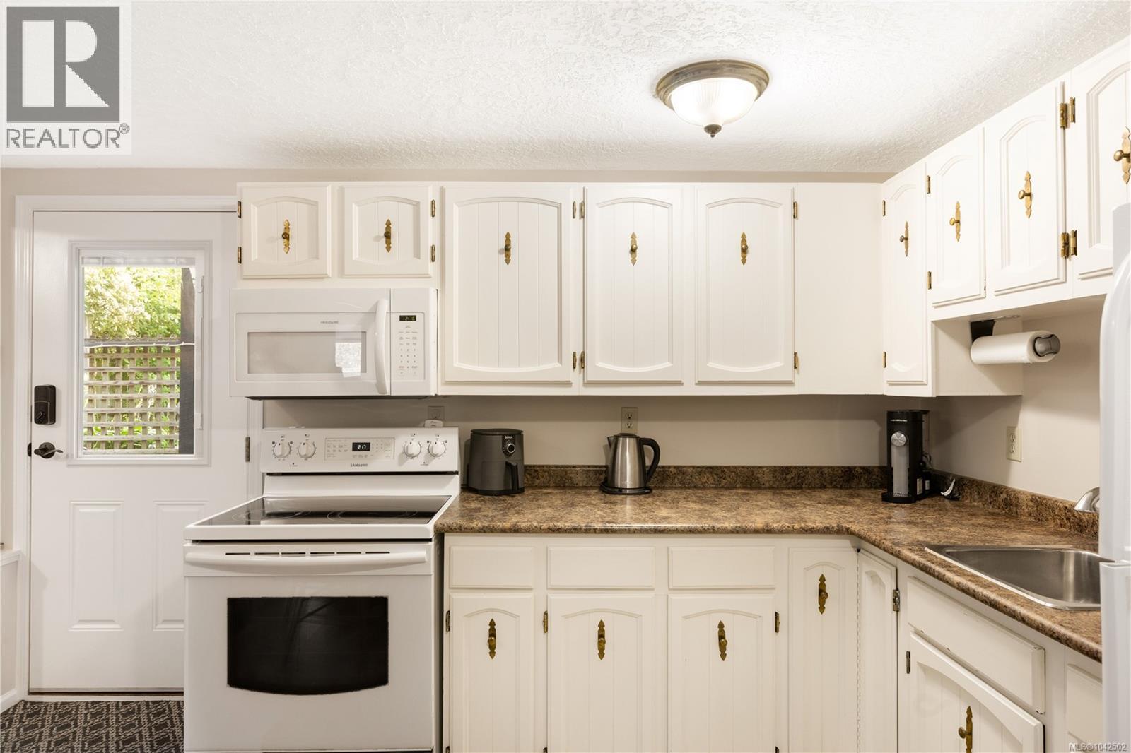  1730 Christmas Avenue, Saanich