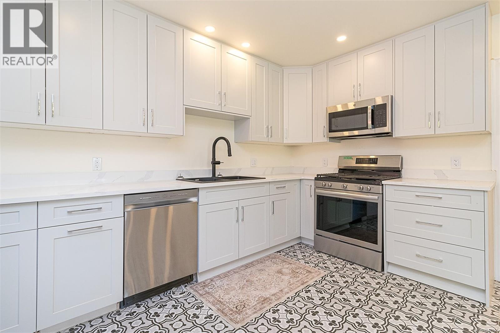  1276 Vista Heights, Victoria