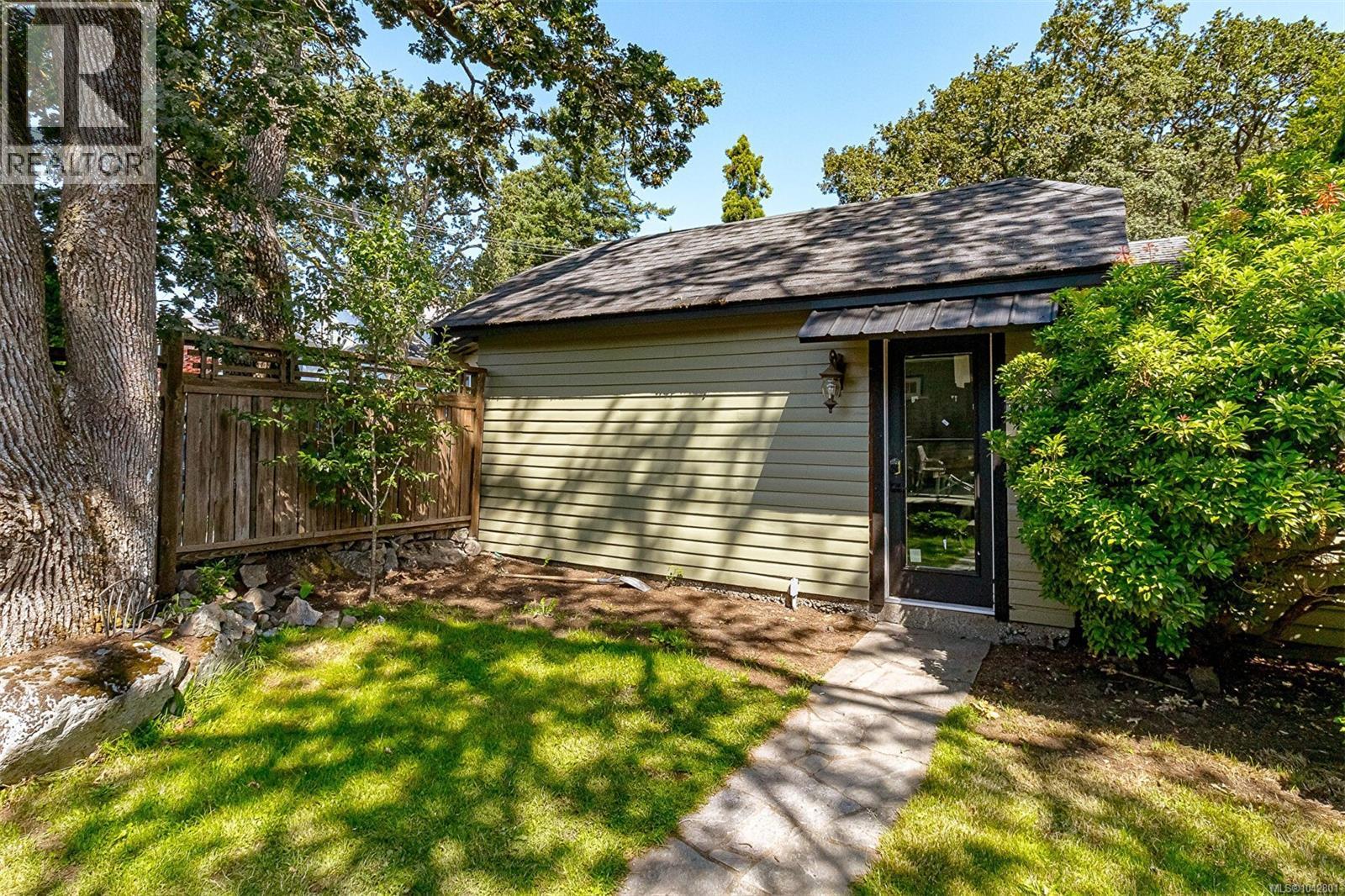  1276 Vista Heights, Victoria