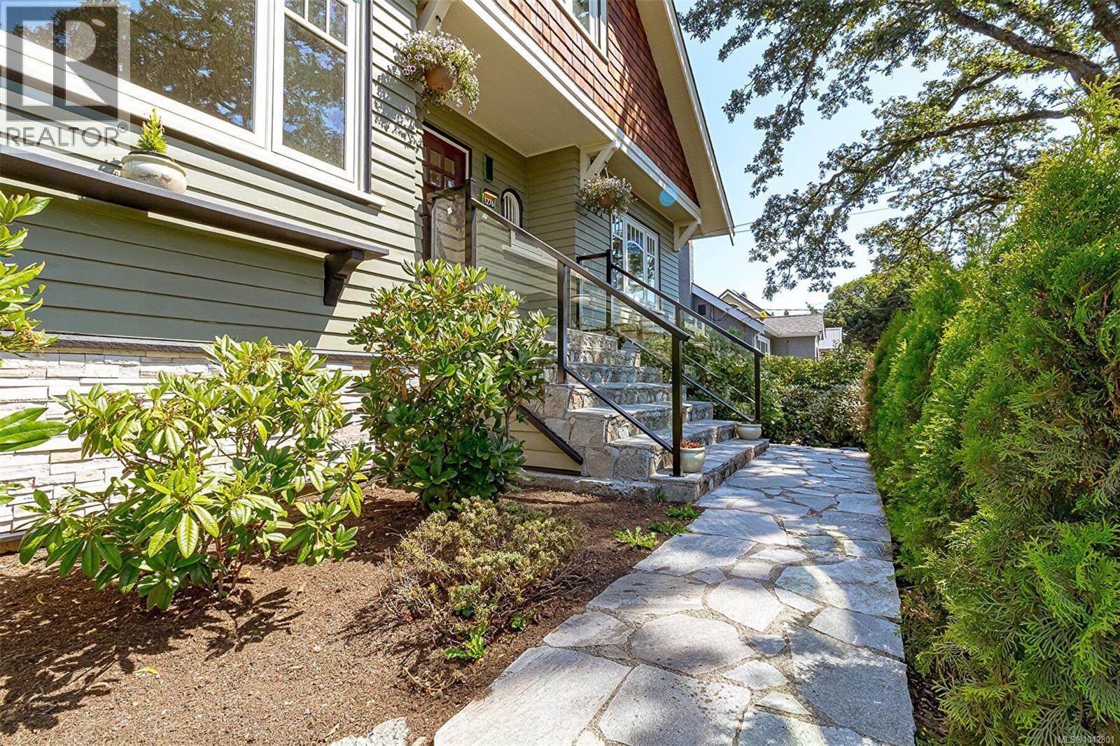  1276 Vista Heights, Victoria