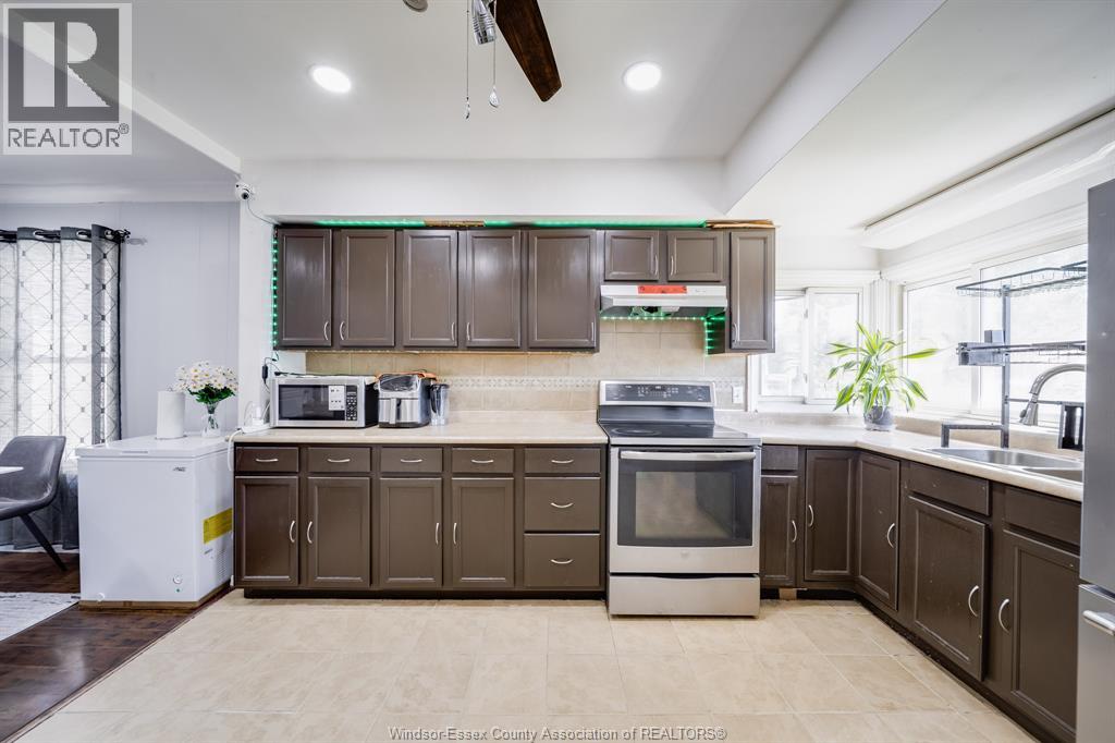 1170 PIERRE AVENUE - 16