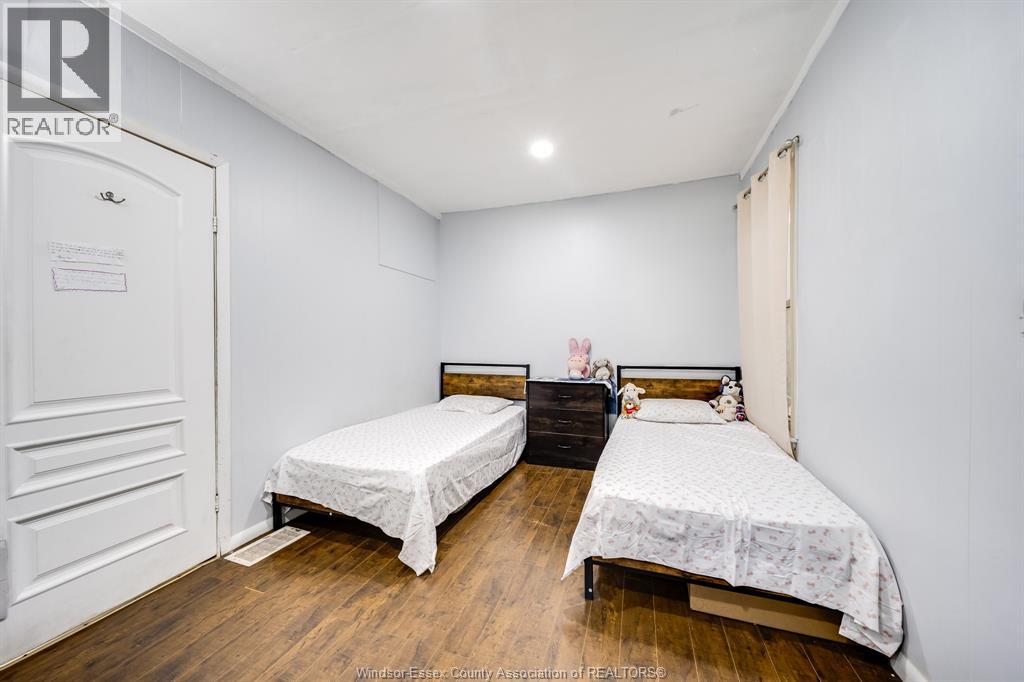 1170 PIERRE AVENUE - 24