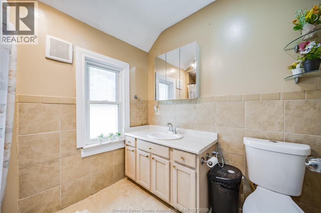 1170 PIERRE AVENUE - 25