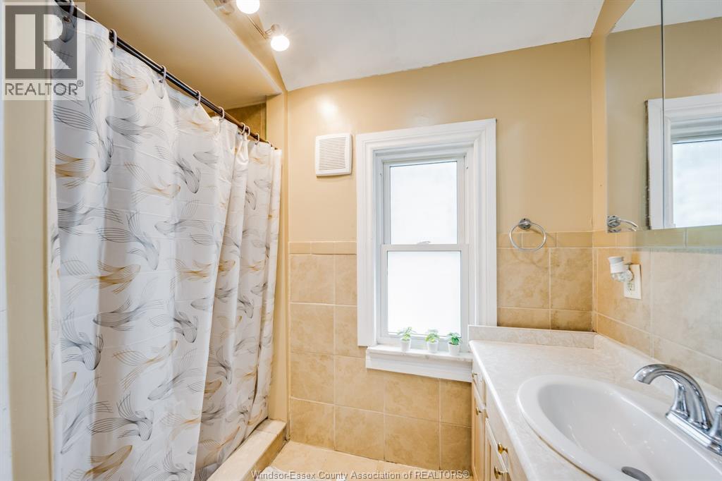 1170 PIERRE AVENUE - 26