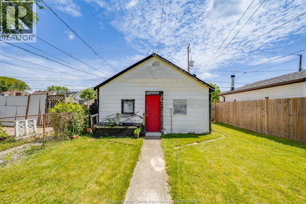 1170 PIERRE AVENUE - 29