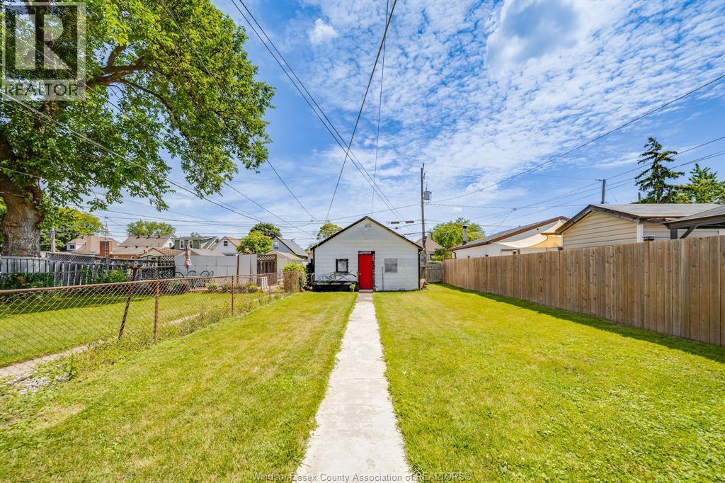 1170 PIERRE AVENUE - 31