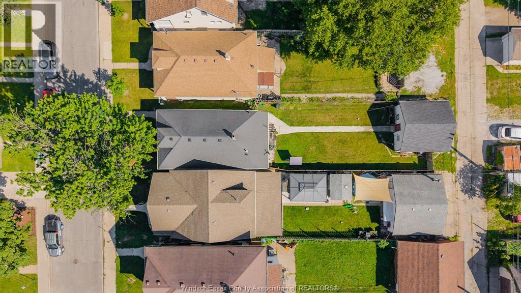 1170 PIERRE AVENUE - 32