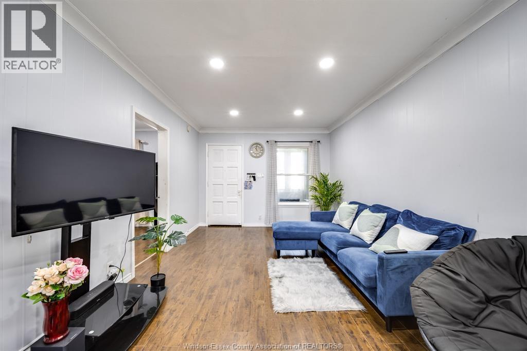 1170 PIERRE AVENUE - 8