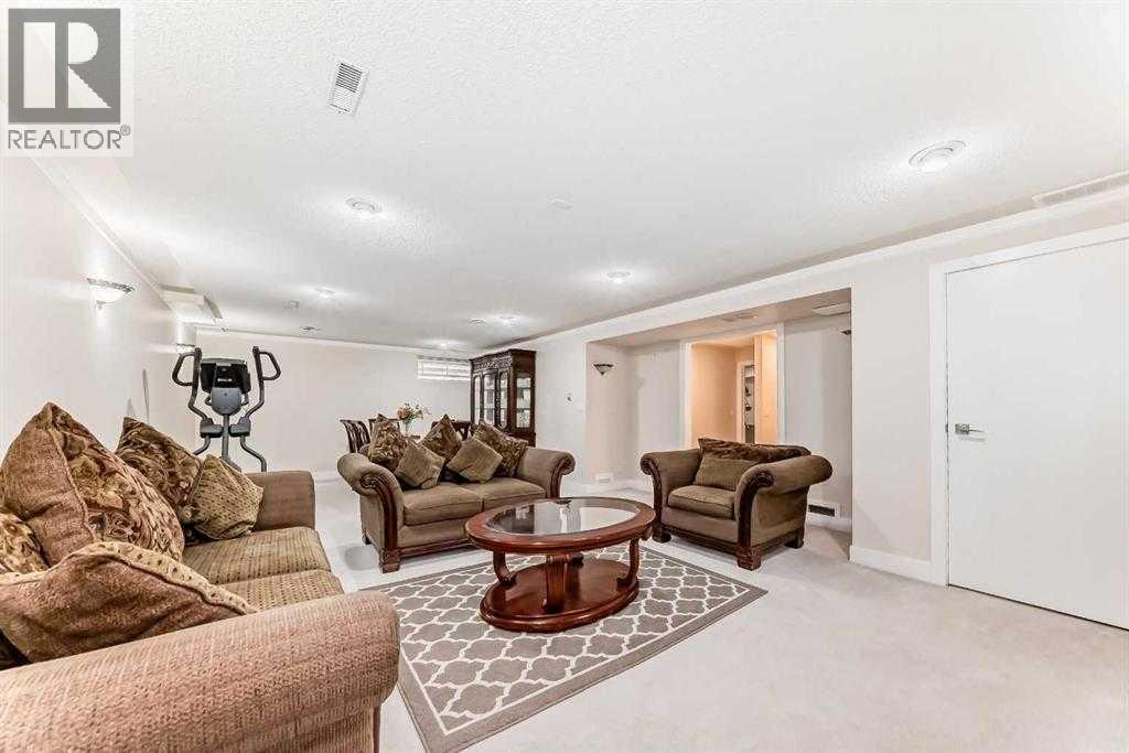 7165 California Boulevard NE - 19