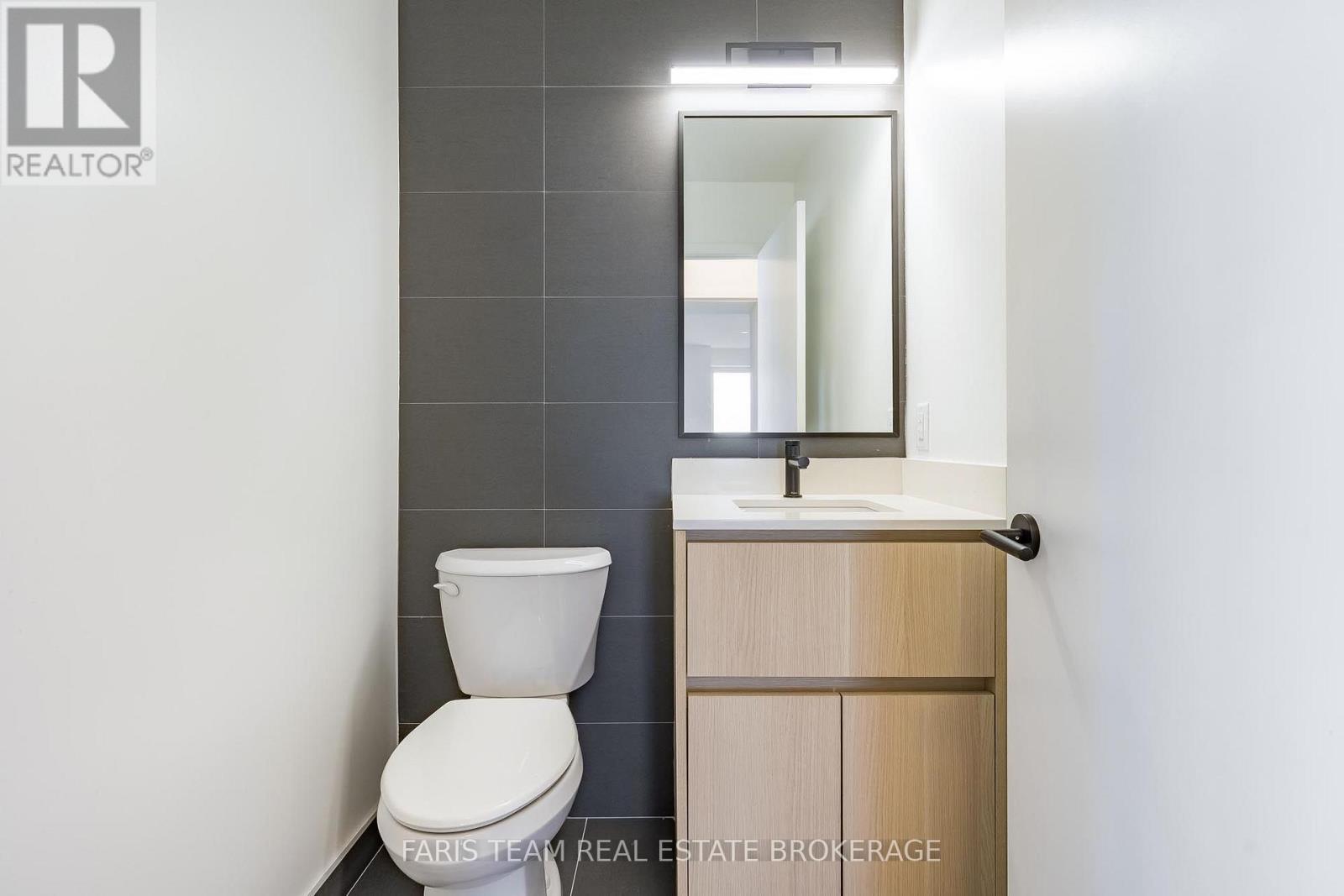 #621 31 HURON STREET - 20