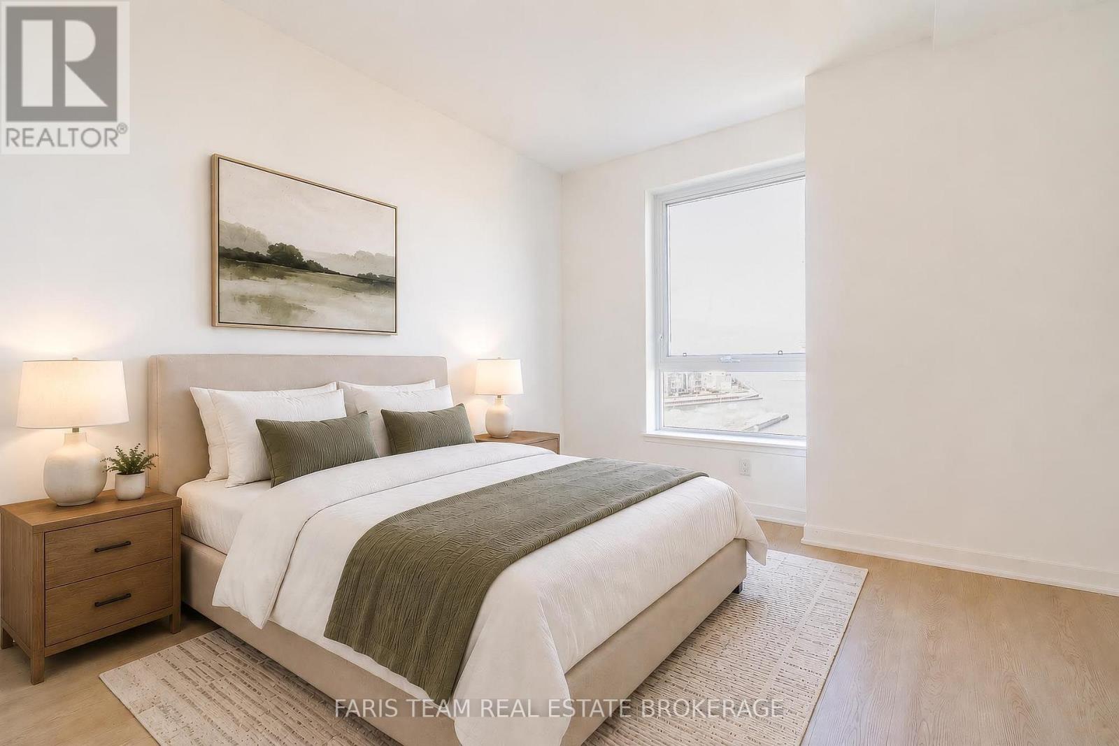 #621 31 HURON STREET - 21
