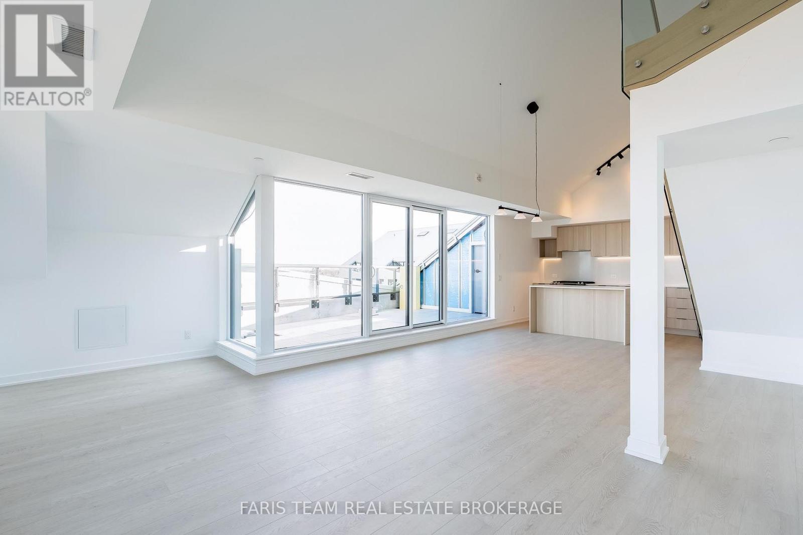 #621 31 HURON STREET - 18